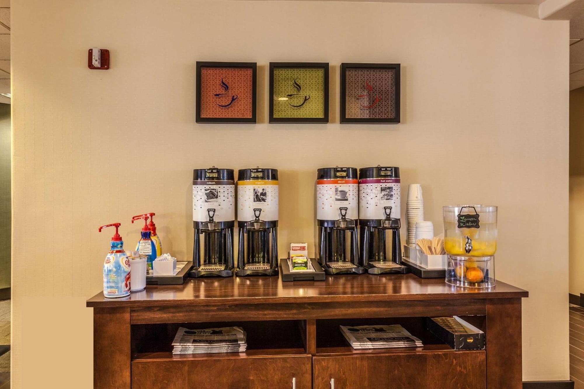 Hampton Inn Colorado Springs-Airport Екстер'єр фото