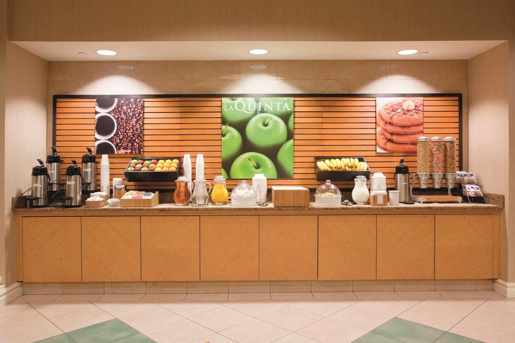 Hampton Inn Colorado Springs-Airport Екстер'єр фото